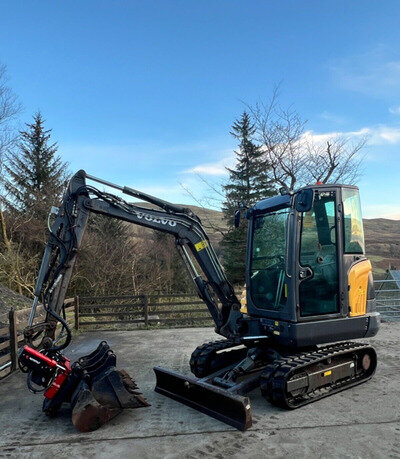 VOLVO EC27C year 2016 2.8t Excavator with ROTOTILT